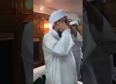Beautiful Azan by Maulana Tariq Jameel During the traveling in the train by azaz bacha swabi